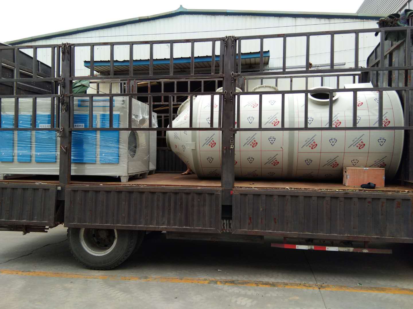 喷淋塔光氧制作完成发货